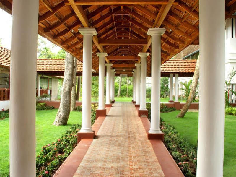 Lemon Tree Vembanad Lake Resort, Kerala Alappuzha Exterior foto