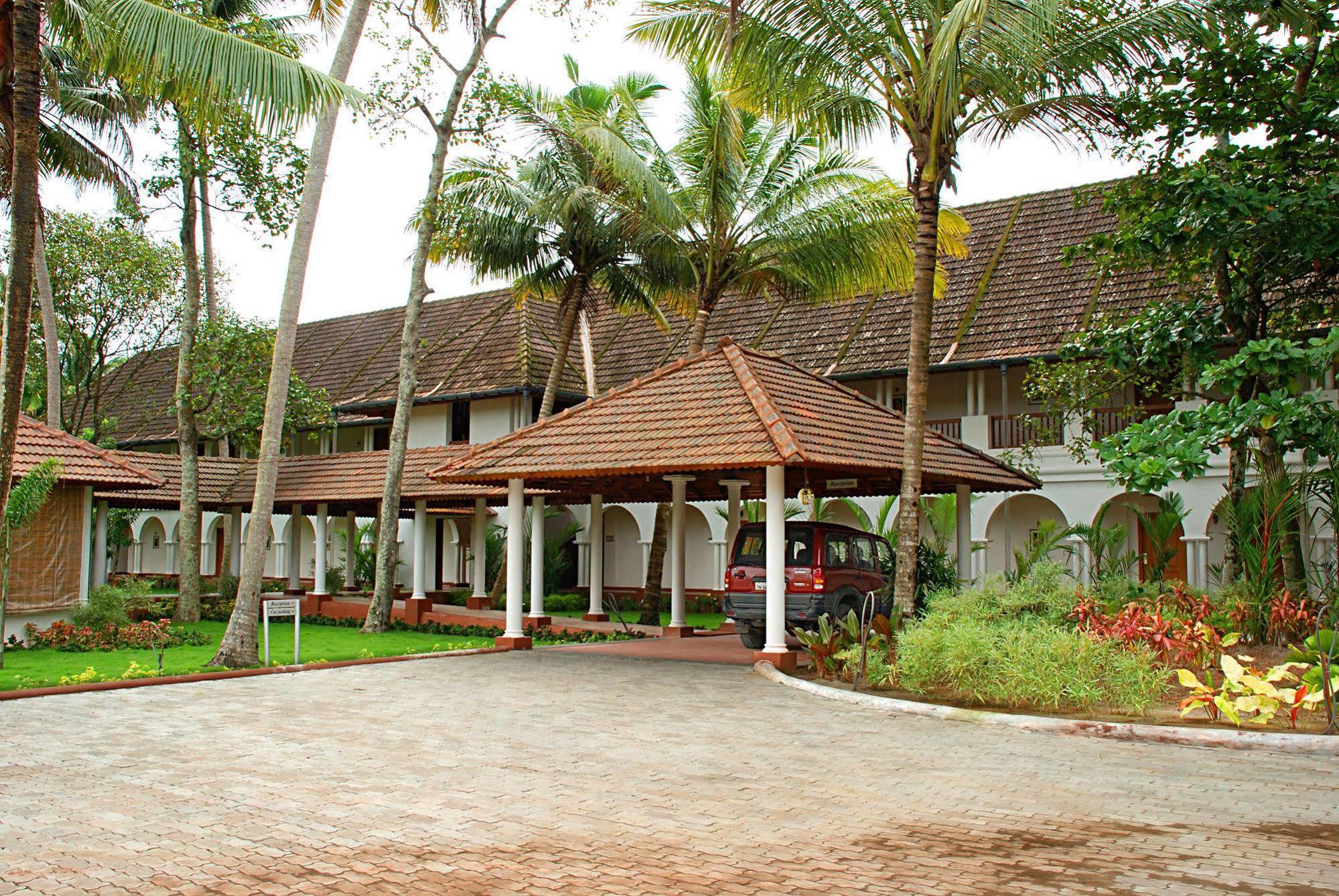 Lemon Tree Vembanad Lake Resort, Kerala Alappuzha Exterior foto